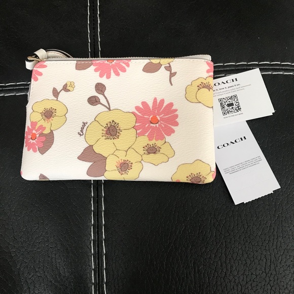 Brand New Coach Corner Zip Wristlet With Floral Cluster Print - Picture 4 of 4